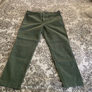 Like new condition Old Navy green khakis.